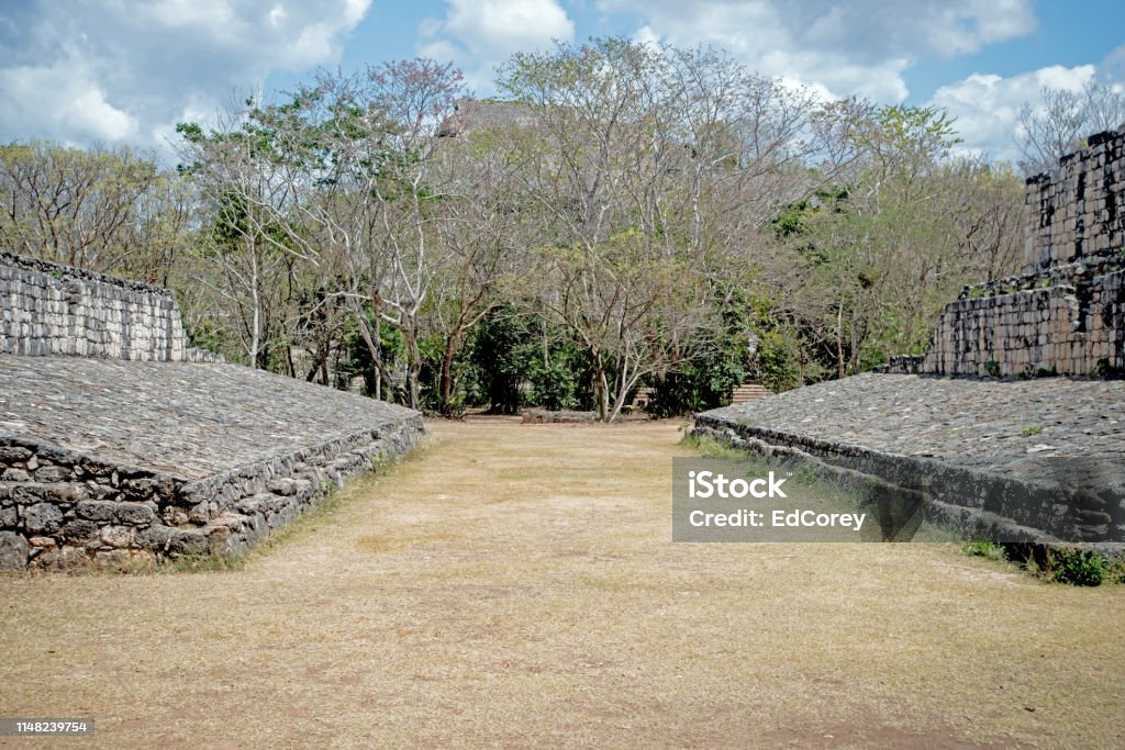 Campo da ballo al Maya Ek Balam - Foto stock royalty-free di Ambientazione esterna