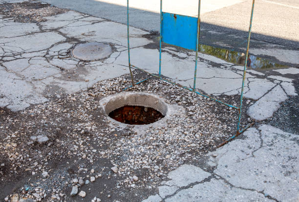 istock Open unsecured sewer manhole on the asphalt road 1148242315