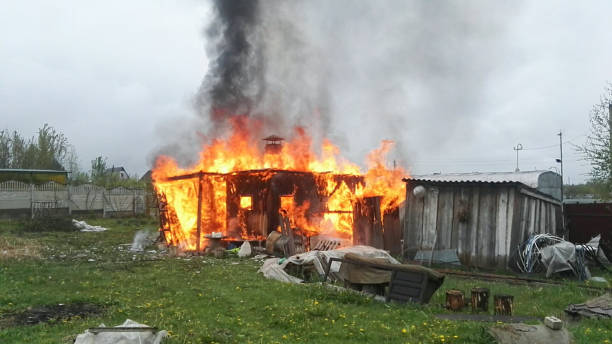 istock Old wooden slums fire 1148262557