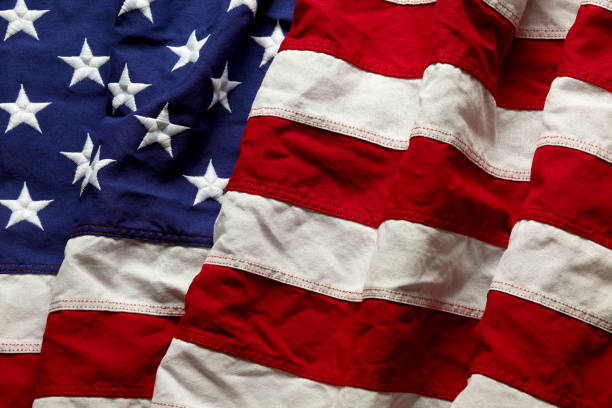 amerikanische flagge zum gedenktag oder 4. juli - flag day stock-fotos und bilder