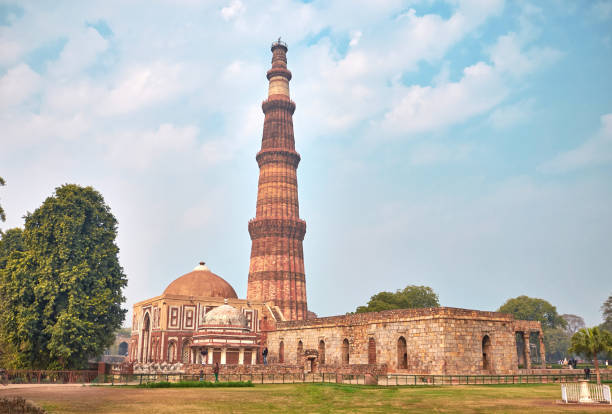 qutub minar, delhi, india - qutub imagens e fotografias de stock