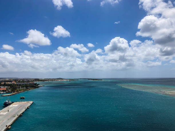 istock Beautiful turquoise water along the Aruba coastline 1148293886
