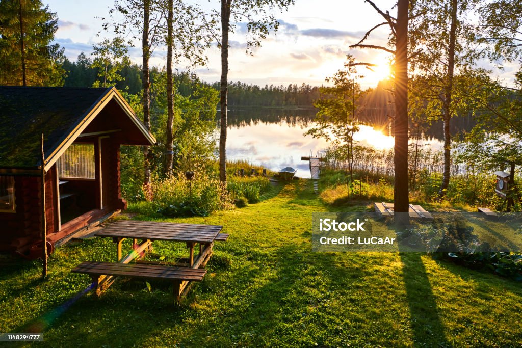 Summer holidays in Finland The lakes in Finland are a great place to spend the summer holidays with the whole family Log Cabin Stock Photo