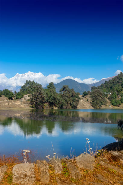 deoria tal, uttarakhand, india - garhwal imagens e fotografias de stock