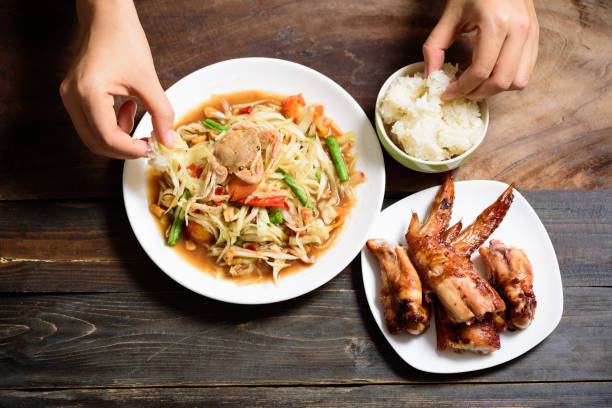 istock Spicy green papaya salad 1148319575