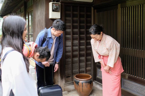 istock Tourists greeting landlady of inn 1148336096