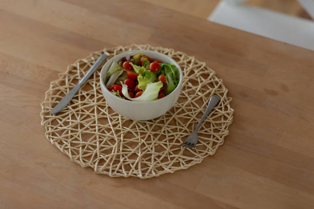 bowl with healthy nourishing garden salad standing on the table - green studio imagens e fotografias de stock