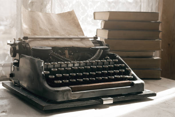 writer. - typewriter writing retro revival old fashioned imagens e fotografias de stock