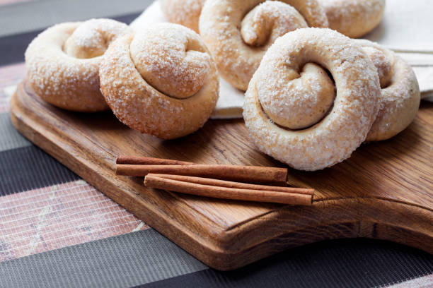 istock Snail sugar cookies with cinnamon 1148379463