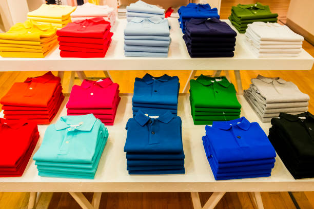 variationen von bunten polo-shirts - polo shirt multi colored clothing variation stock-fotos und bilder