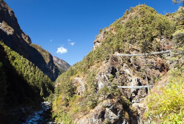 rope hanging suspension bridges in nepal himalayas - lukla imagens e fotografias de stock