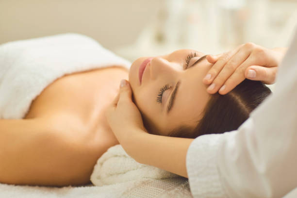 istock Spa treatment at beauty salon. 1148409743