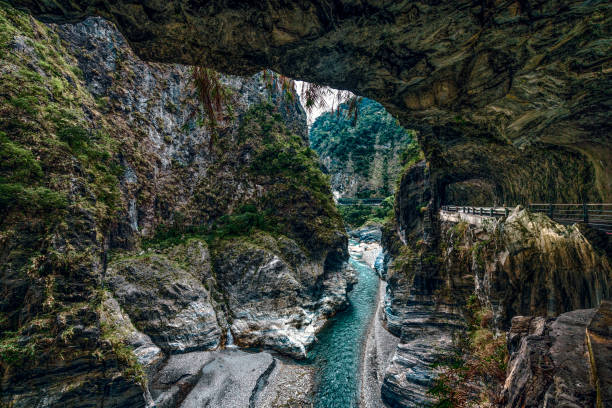 el río oculto - parque nacional de gorge taroko fotografías e imágenes de stock