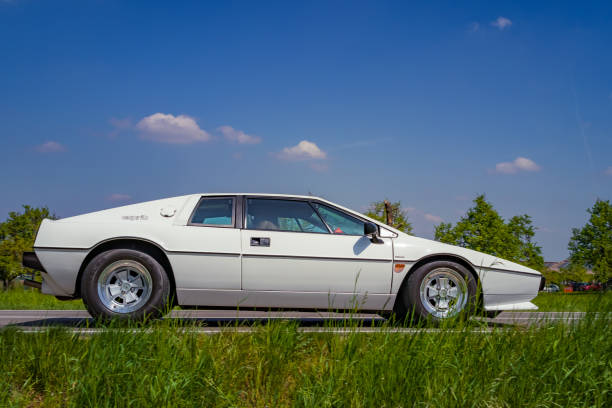 lotus spirit brytyjski oldtimer samochód - lotus automobiles zdjęcia i obrazy z banku zdjęć