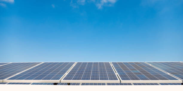 group of solar panels against blue sky - blue cloudscape contemporary electricity imagens e fotografias de stock