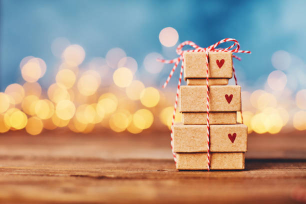 fondo del día de san valentín con la pila de regalo - valentines day heart shape love gift fotografías e imágenes de stock