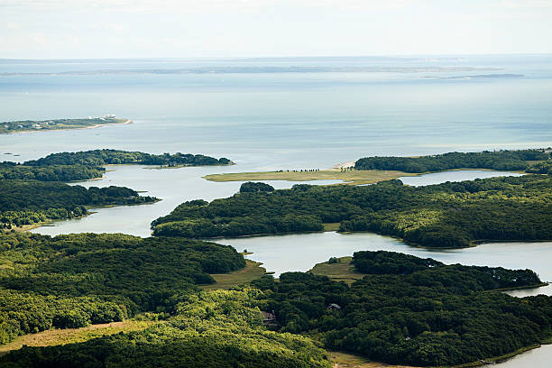 o cenário costeiro, newport county, rhode island, eua - aquidneck island - fotografias e filmes do acervo