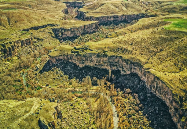 widok z lotu ptaka na dolinę ihlara - ihlara valley zdjęcia i obrazy z banku zdjęć