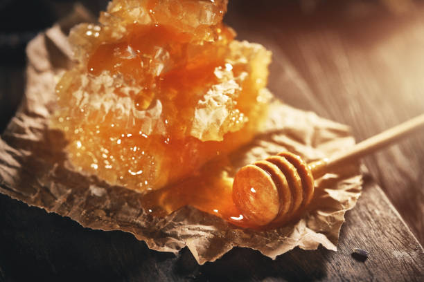 istock Honey Dipper and honyecomb 1148593954