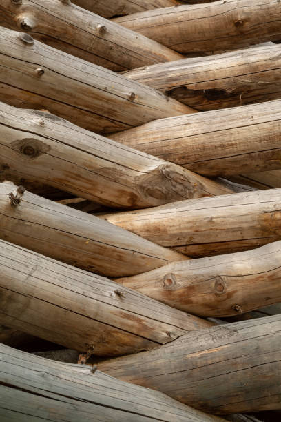 러시아 통나무 집입니다. 로그 벽의 조각입니다. 나무 배경 - log log cabin wood knotted wood 뉴스 사진 이미지