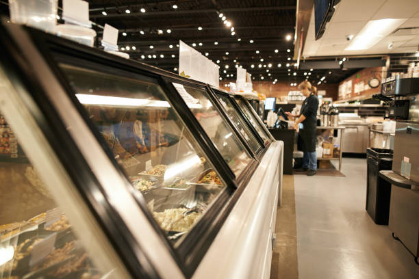 tu almuerzo te está esperando - delicatessen fotografías e imágenes de stock