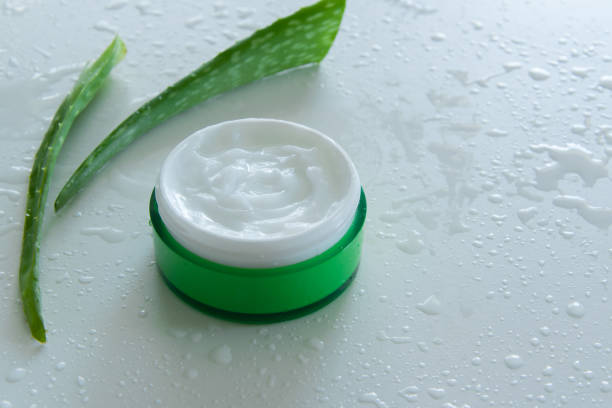 Isolated face/body cream with aloe leaves on white background. Wellness beauty treatment. Organic health care products Natural body/face care product with aloe vera plant for sensitive skin maxi pads with aloe vera gel stock pictures, royalty-free photos & images