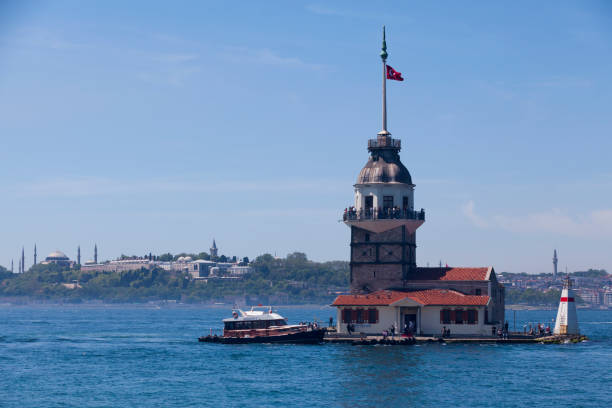 la tour de la vierge à istanbul - istanbul üsküdar maidens tower tower photos et images de collection