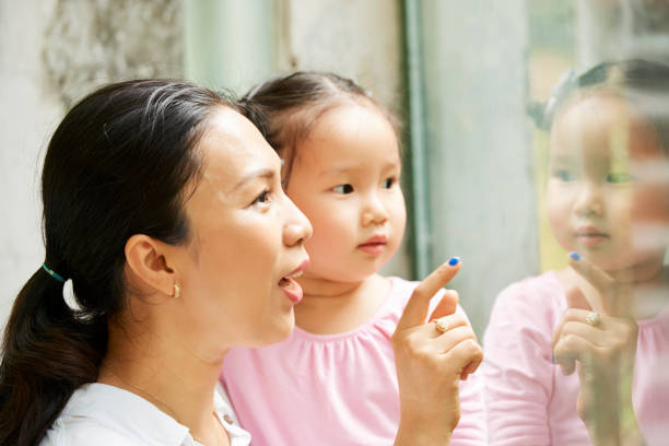 istock Mother telling daughter about zoo animals 1148633694