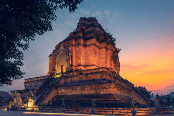 Wat Chedi Luang, Chiang Mai The historic Chedi ruin of the Wat Chedi Luang temple in Chiang Mai, Thailand. chiang mai city stock pictures, royalty-free photos & images