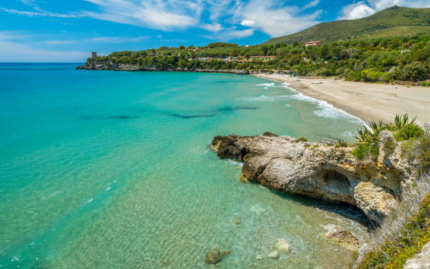 magnifique paysage méditerranéen à marina di camerota, cilento, campanie, sud de l’italie. - tyrrhenian photos et images de collection