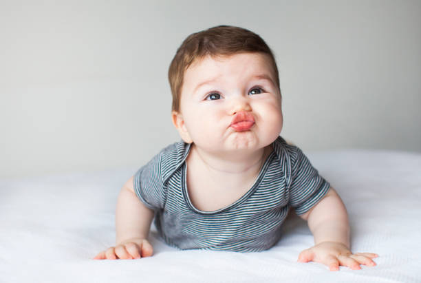 happy baby - küssen stock-fotos und bilder