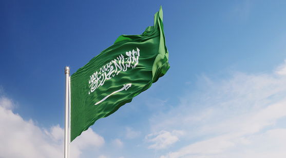 Bandera de Arabia Saudita saludando con el viento sobre el cielo azul photo