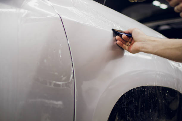 istock Car paint protection, protect coating installation 1148721185