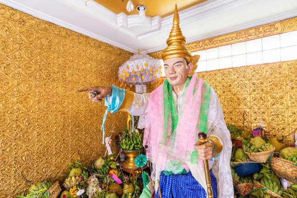 bo bo gyi traditionally refers to the name of a guardian spirit - gold pagoda temple synagogue imagens e fotografias de stock