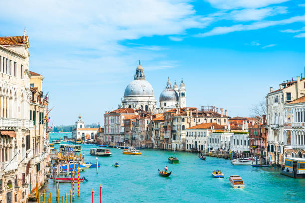 canal grande e basilica santa maria della salute a venezia - venice italy italy grand canal built structure foto e immagini stock