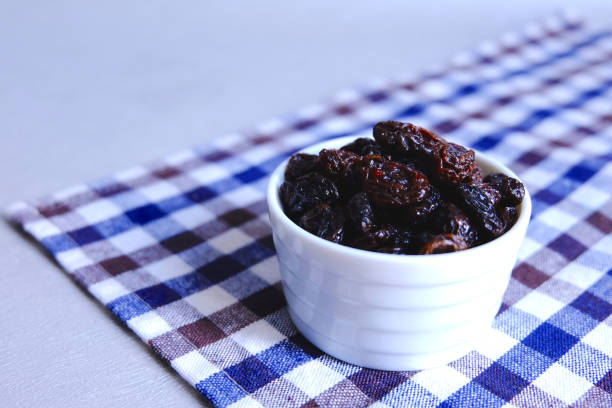 istock Black raisin in white bowl 1148777276