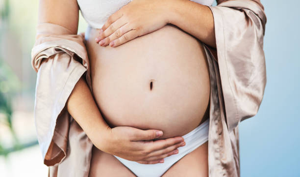 istock She can't wait to meet her little bundle of joy 1148792006
