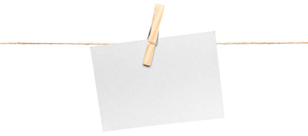 cards on rope, copy space - adhesive note note pad clothespin reminder imagens e fotografias de stock