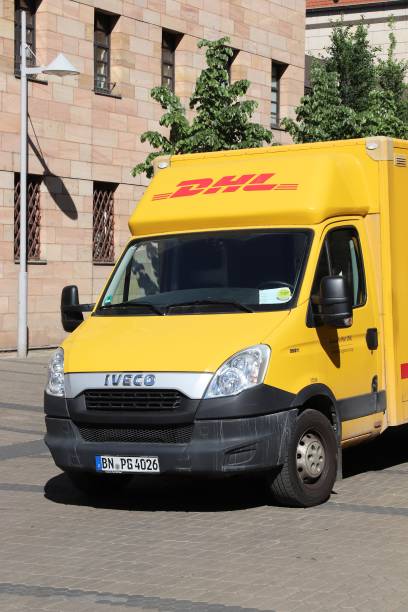 dhl iveco は - messenger deutsche post ag package germany ストックフォトと画像