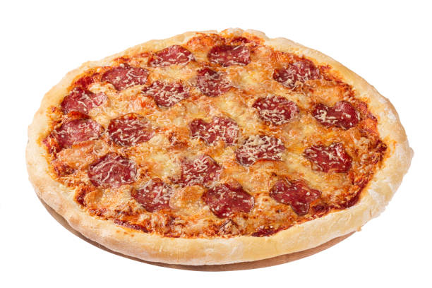 白い上に孤立した木製のプレートに提供されるおいしいピザ - foods and drinks isolated on white basil cooked ストックフォトと画像