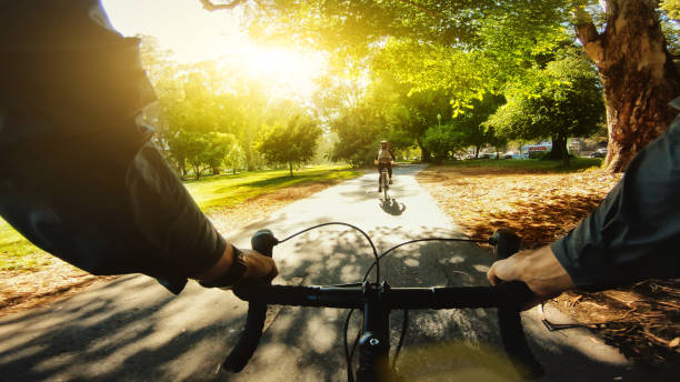 pov bicycle: tourists in park of san francisco - onboard camera imagens e fotografias de stock