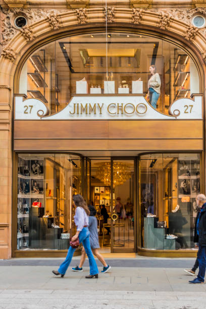 ロンドンのオールド・ボンド・ストリートにあるジミー・チューブティックストア - jimmy choo ストックフォトと画像