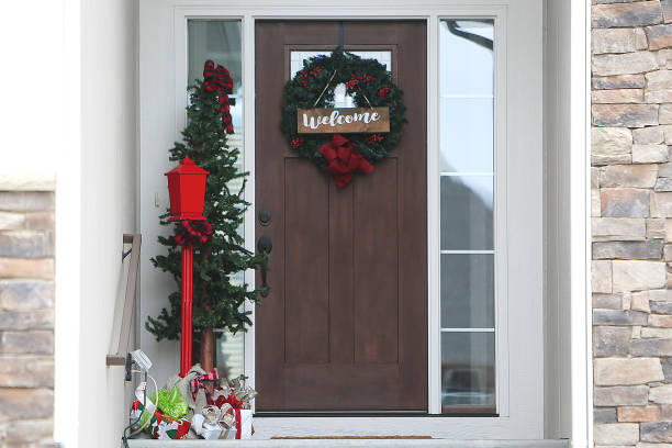 istock Christmas Wreath Wood Front Door 1148921465
