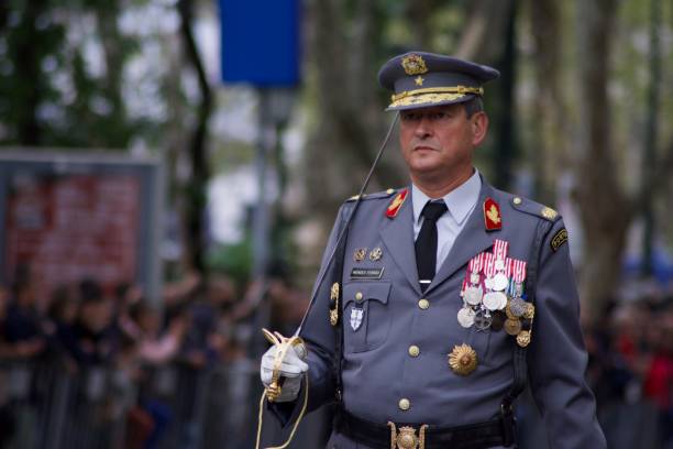 homens militares em uma parada em lisboa, comemorando o fim da primeira guerra mundial - parade tulip - fotografias e filmes do acervo