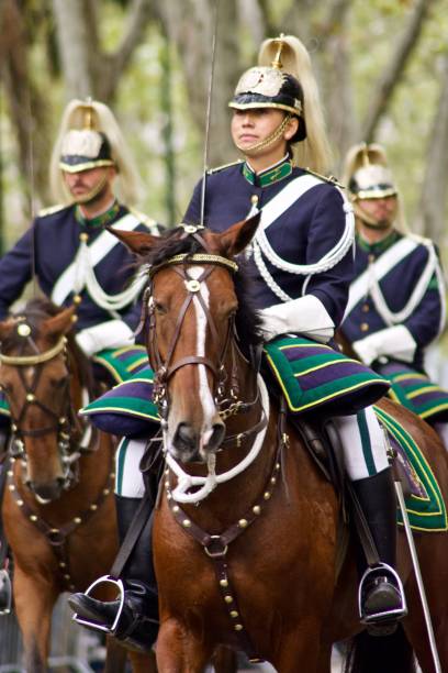 homens militares em uma parada em lisboa, comemorando o fim da primeira guerra mundial - parade tulip - fotografias e filmes do acervo