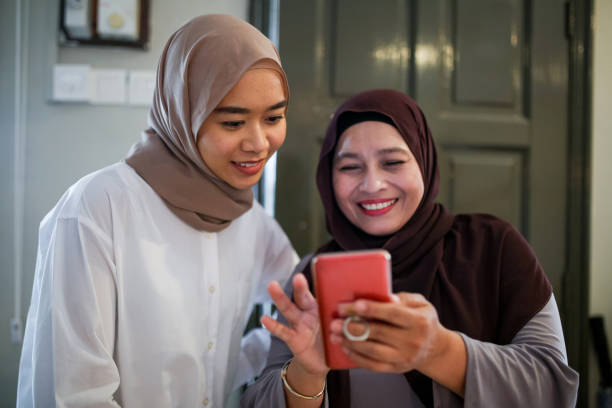 istock Mother and daughter talking 1148923710