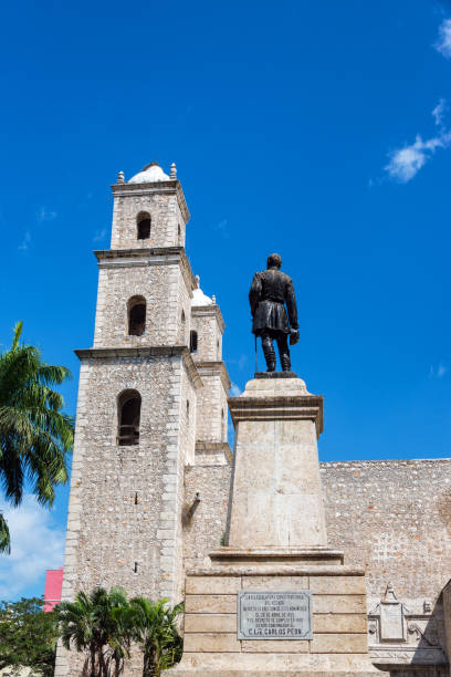 istock Statue and Church in Merida 1148947018