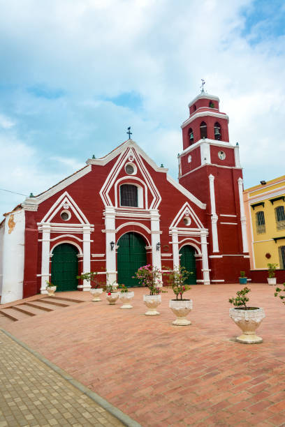 istock Red San Francisco Church 1148948865
