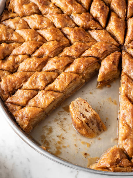 postre turco baklava, baklava, baklava turca - tart dessert tray bakery fotografías e imágenes de stock