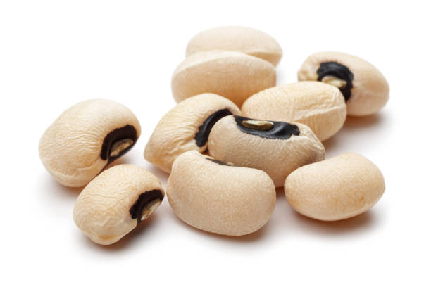 Black-eyed peas, cowpeas isolated on white Black-eyed peas, cowpeas isolated on white background organic red cowpea beans stock pictures, royalty-free photos & images